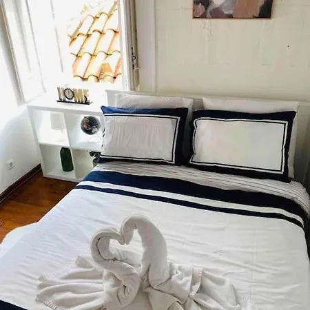 Alfama Charm - Authentic Experience Апартаменты *